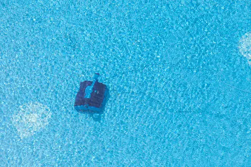 robô aspirador de piscina