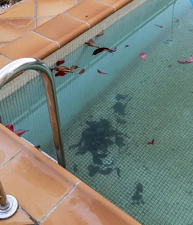 Rob&ocirc; de limpeza de piscina sem fio